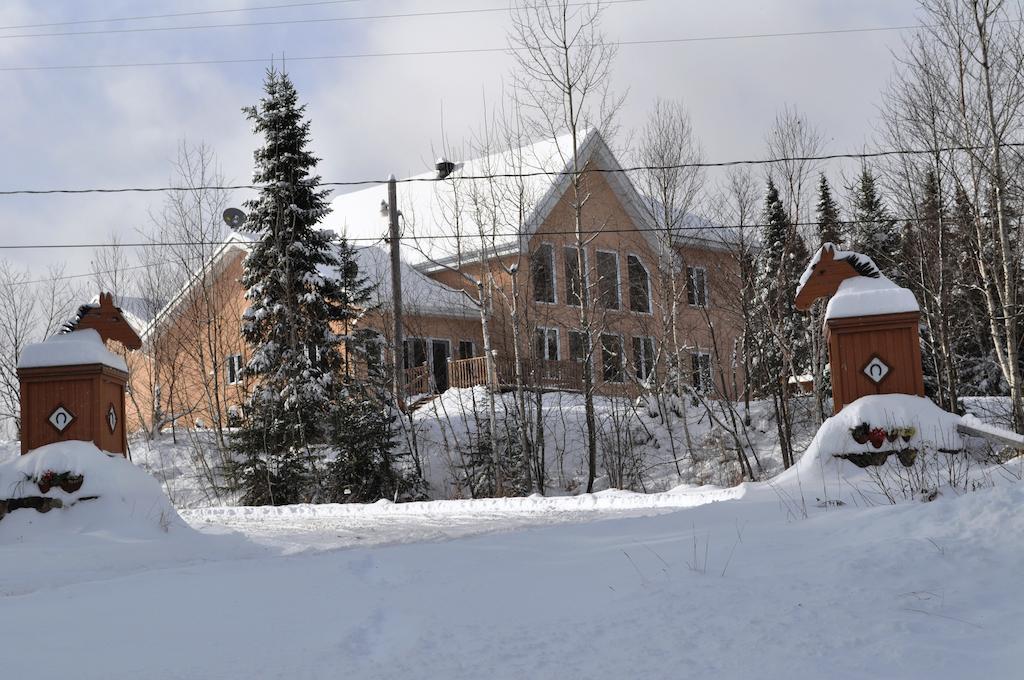 La Taniere De L'Ours Hotell Saint-Donat-de-Montcalm Eksteriør bilde