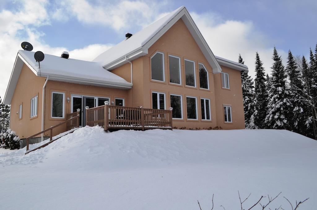 La Taniere De L'Ours Hotell Saint-Donat-de-Montcalm Eksteriør bilde