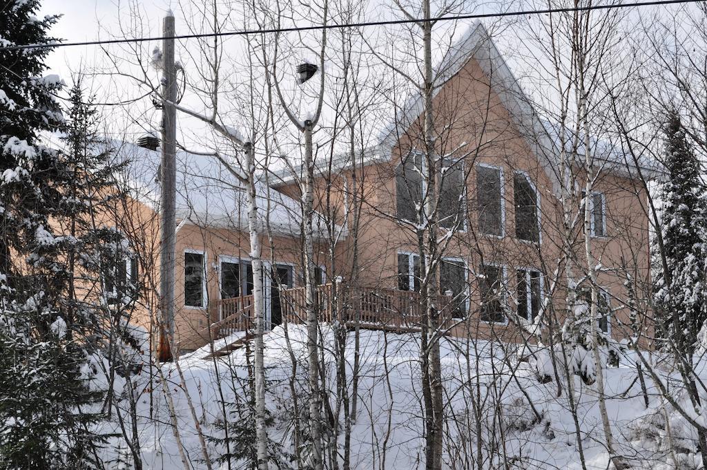 La Taniere De L'Ours Hotell Saint-Donat-de-Montcalm Eksteriør bilde
