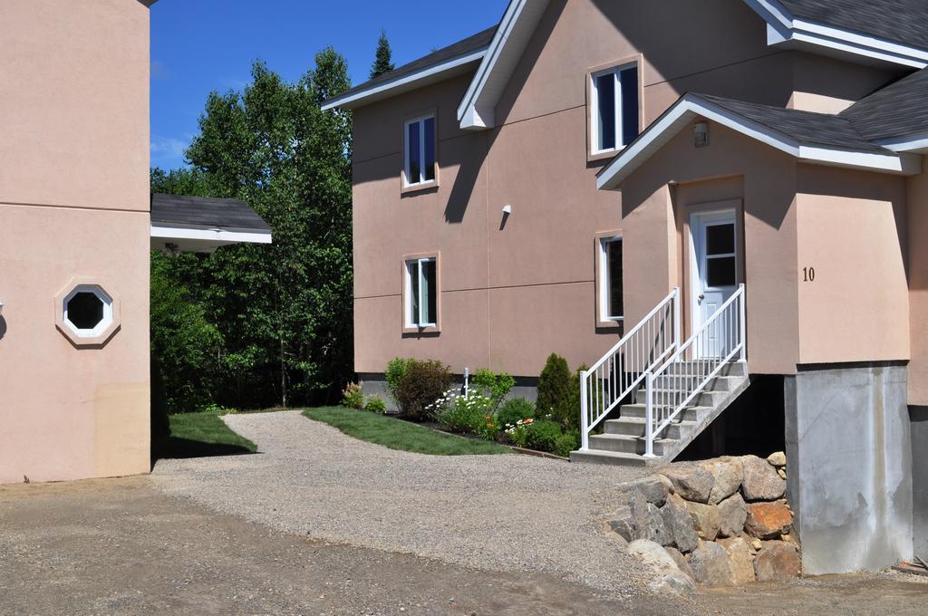 La Taniere De L'Ours Hotell Saint-Donat-de-Montcalm Rom bilde