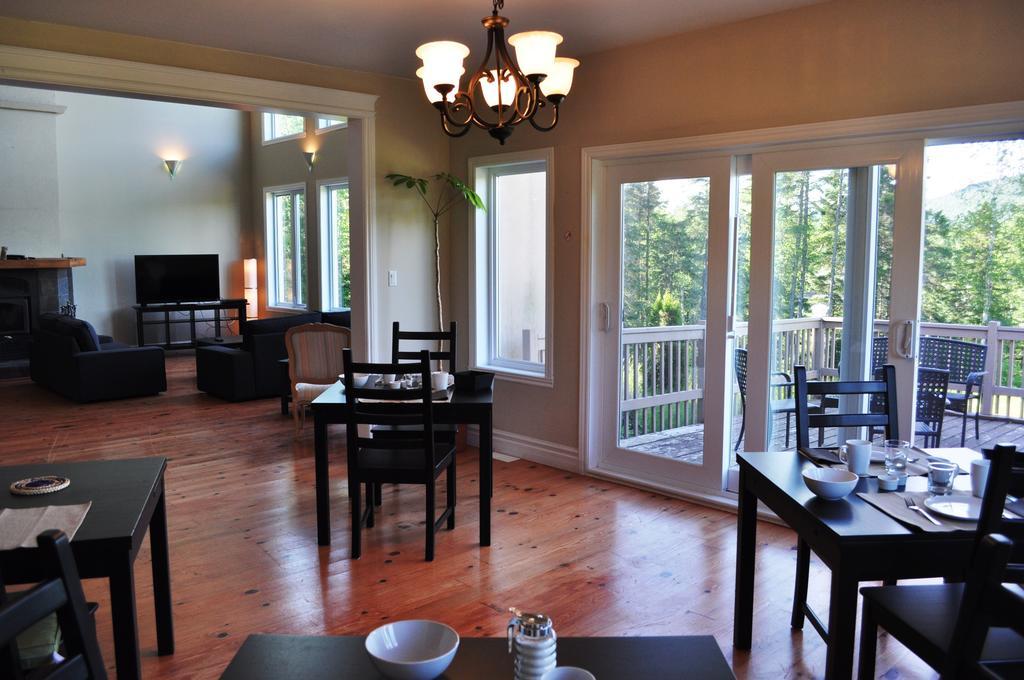 La Taniere De L'Ours Hotell Saint-Donat-de-Montcalm Rom bilde