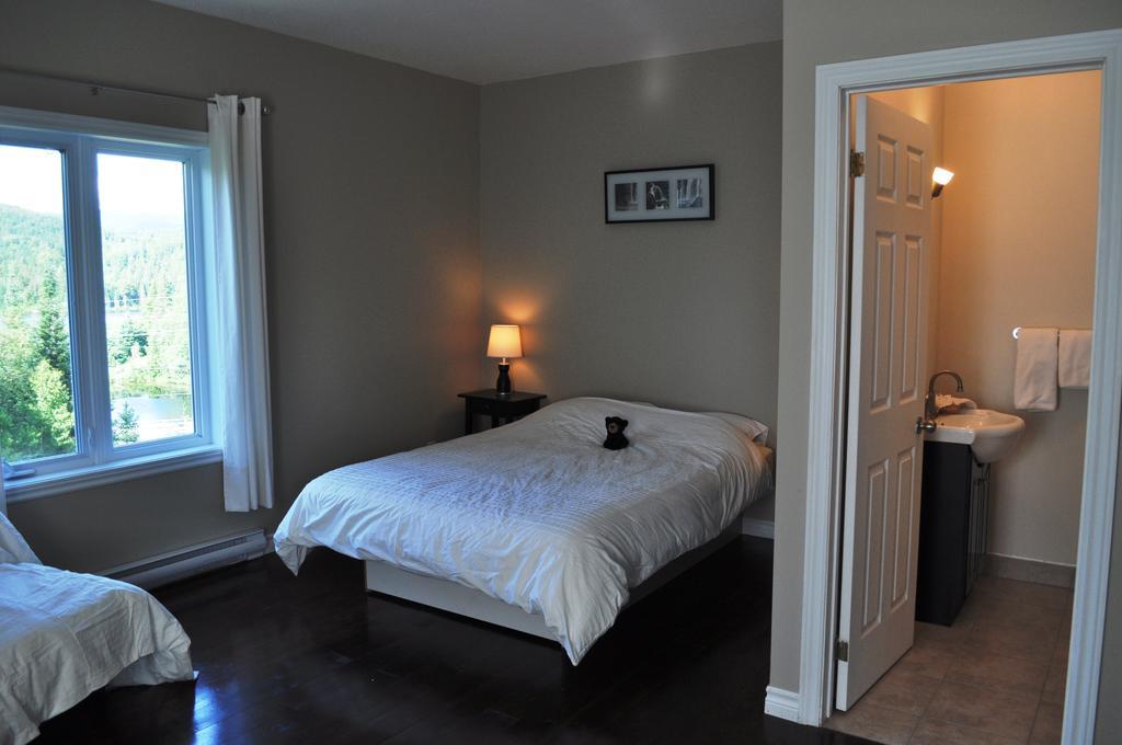 La Taniere De L'Ours Hotell Saint-Donat-de-Montcalm Rom bilde