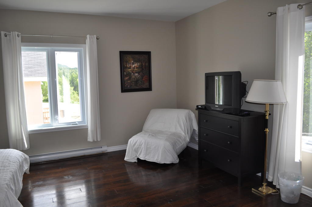 La Taniere De L'Ours Hotell Saint-Donat-de-Montcalm Rom bilde