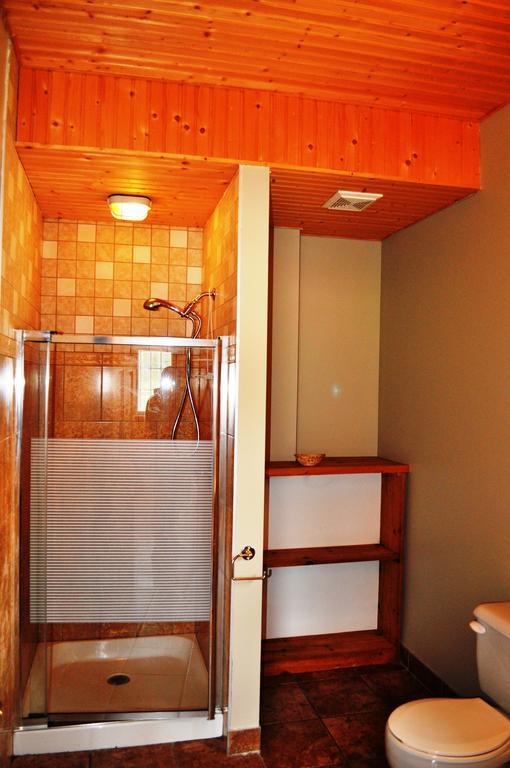 La Taniere De L'Ours Hotell Saint-Donat-de-Montcalm Rom bilde