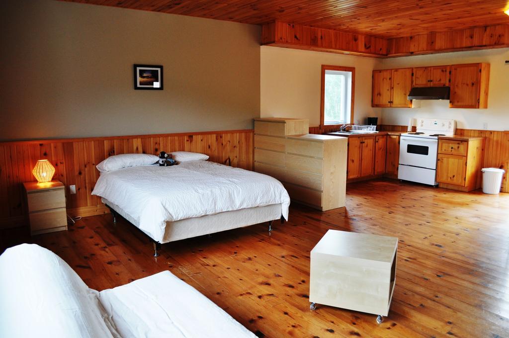 La Taniere De L'Ours Hotell Saint-Donat-de-Montcalm Rom bilde