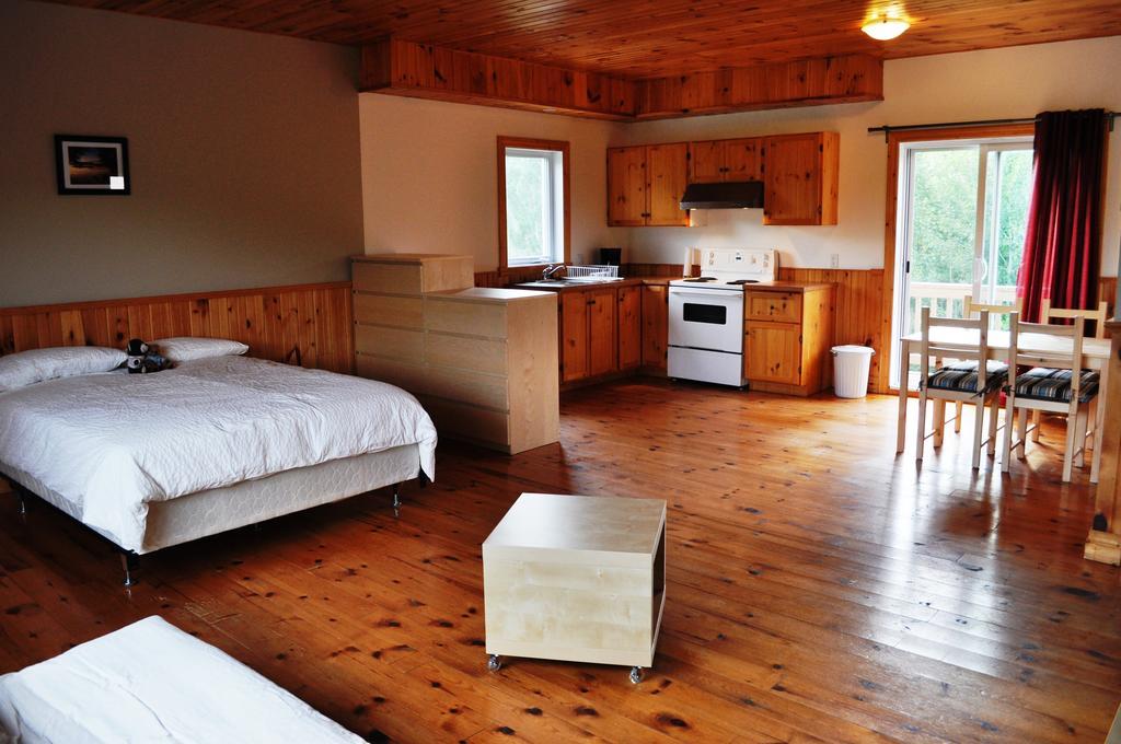 La Taniere De L'Ours Hotell Saint-Donat-de-Montcalm Rom bilde