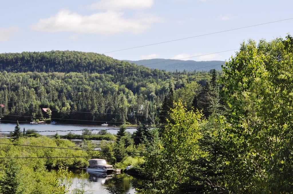 La Taniere De L'Ours Hotell Saint-Donat-de-Montcalm Eksteriør bilde