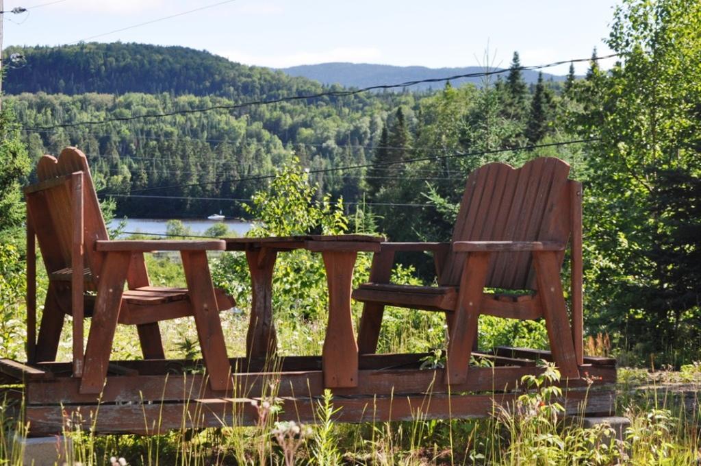 La Taniere De L'Ours Hotell Saint-Donat-de-Montcalm Eksteriør bilde