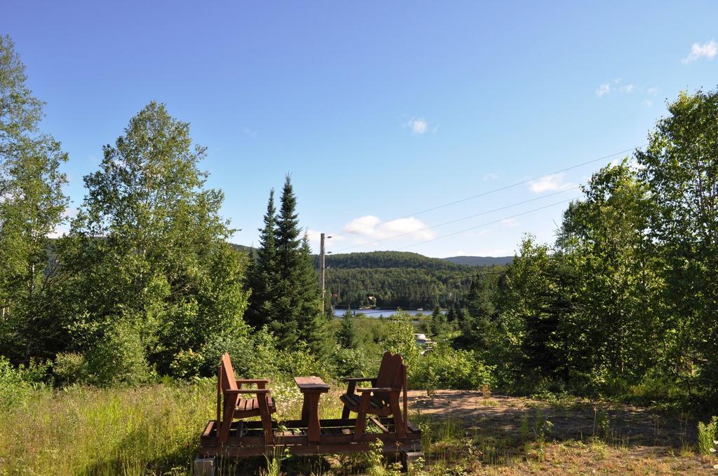 La Taniere De L'Ours Hotell Saint-Donat-de-Montcalm Eksteriør bilde